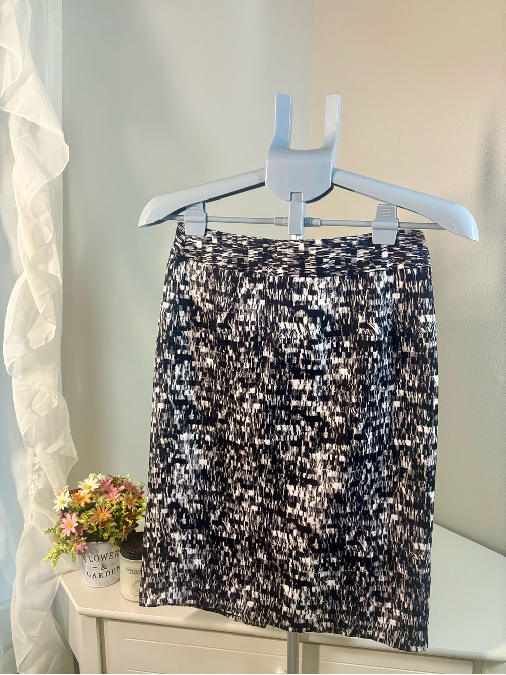 Banana Republic Black and White Patterned Women's Pencil Skirt - Size 0